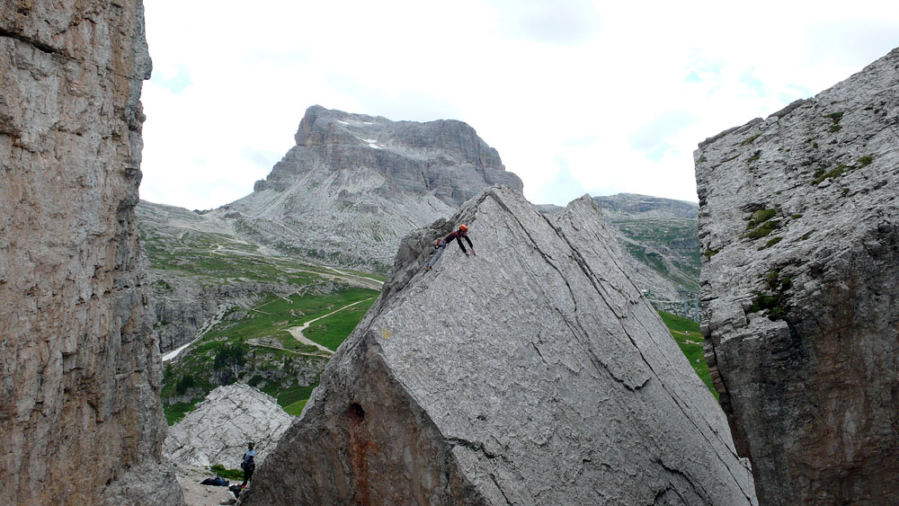 Cinque Torri060.JPG - Ein finnischer Kletterer mit (typisch finnischem?) Sinn für Humor